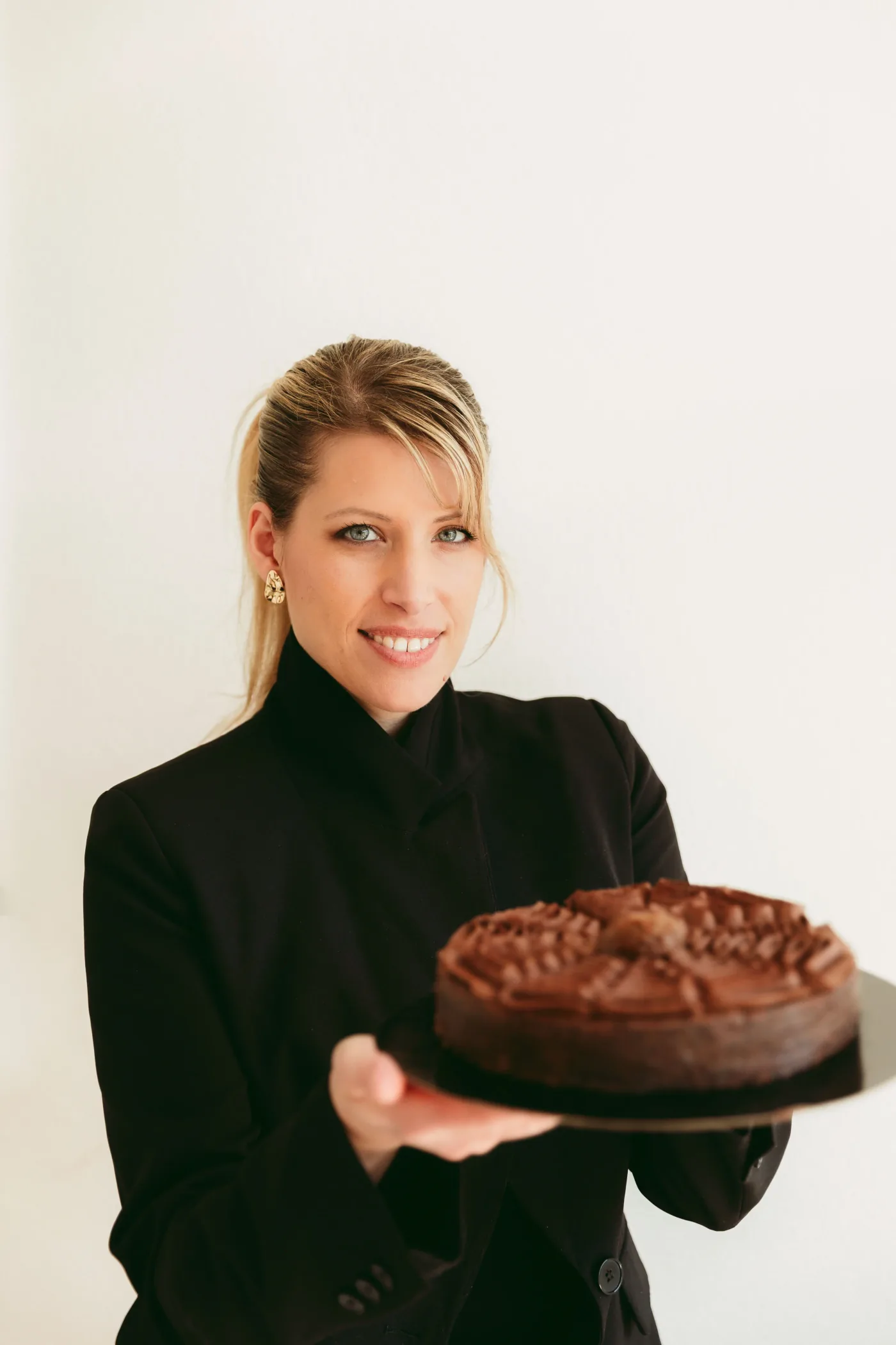 Valentine Lambert dans son atelier