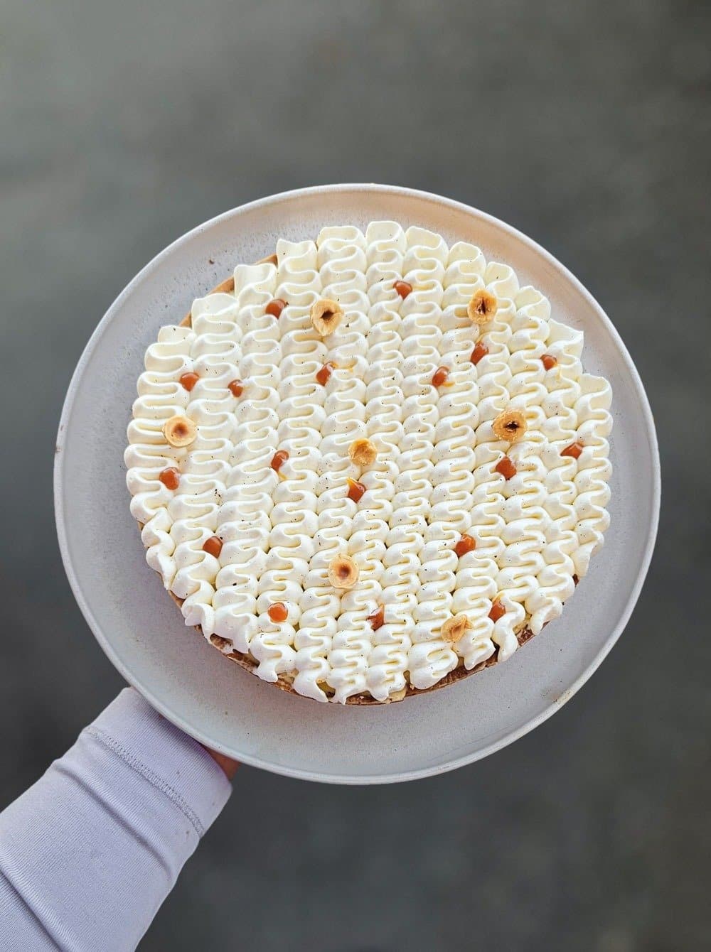 Tarte caramel tenue en main