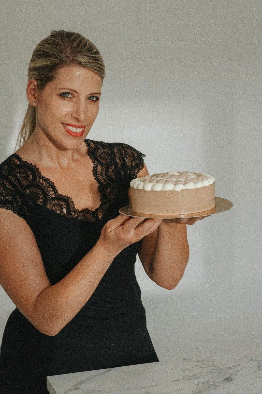 Valentine Lambert dans son atelier